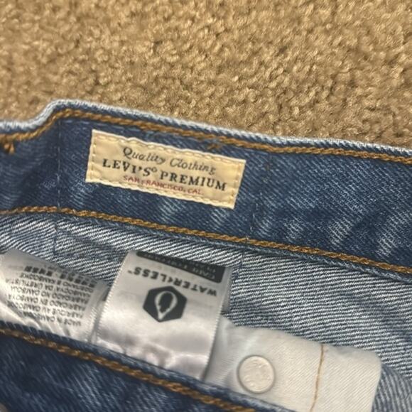 Levi’s Premium Distressed High Rise Denim Shorts W28 - Picture 4 of 7